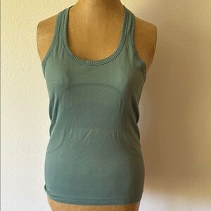 Lululemon sz 6 swiftly tank Women's Teal Tank Top, great pre owned condition